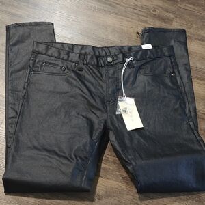 Black Skinny Jeans with Sleek Fit